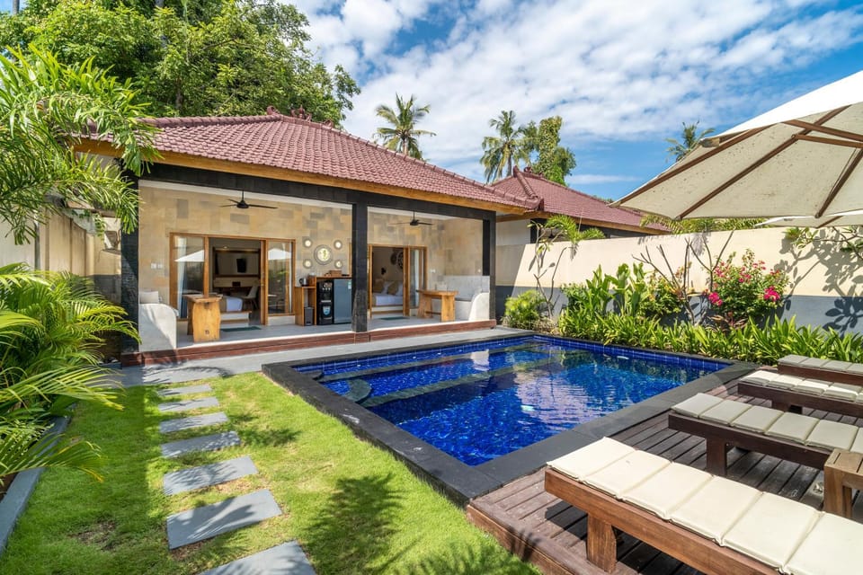 Property building, Patio, Spring, Day, Garden, View (from property/room), Seating area, Garden view, Pool view, Swimming pool, sunbed