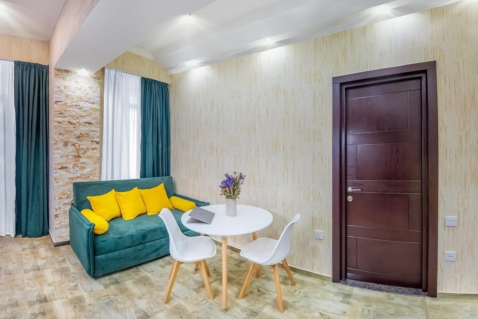 Seating area, Dining area
