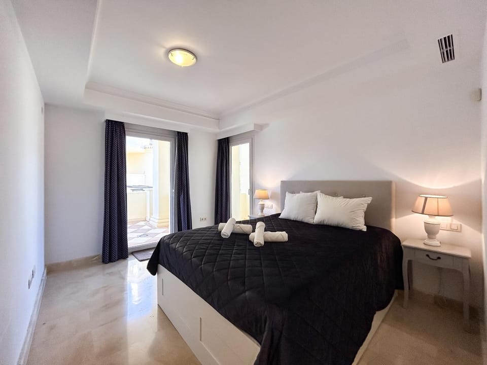 Bed, Balcony/Terrace, Photo of the whole room, Bedroom, internet, locker, towels, air conditioner
