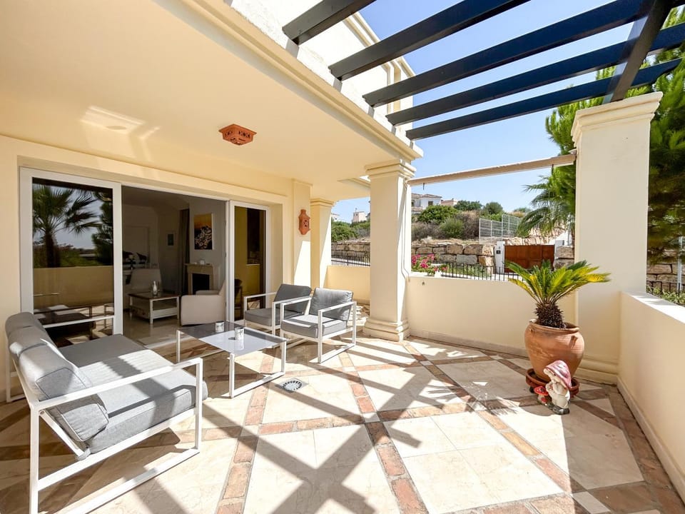 Day, Balcony/Terrace, Balcony/Terrace, Living room, Seating area, Pool view