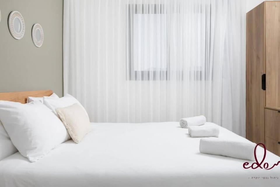 Bed, Bedroom, towels, wardrobe