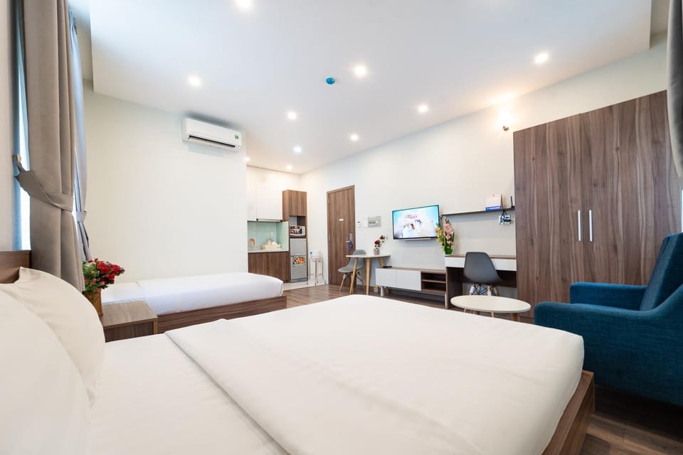Bed, TV and multimedia, Kitchen or kitchenette, Bedroom, wardrobe, kitchen, air conditioner