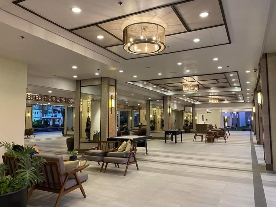 Lobby or reception, Seating area, Entertainment