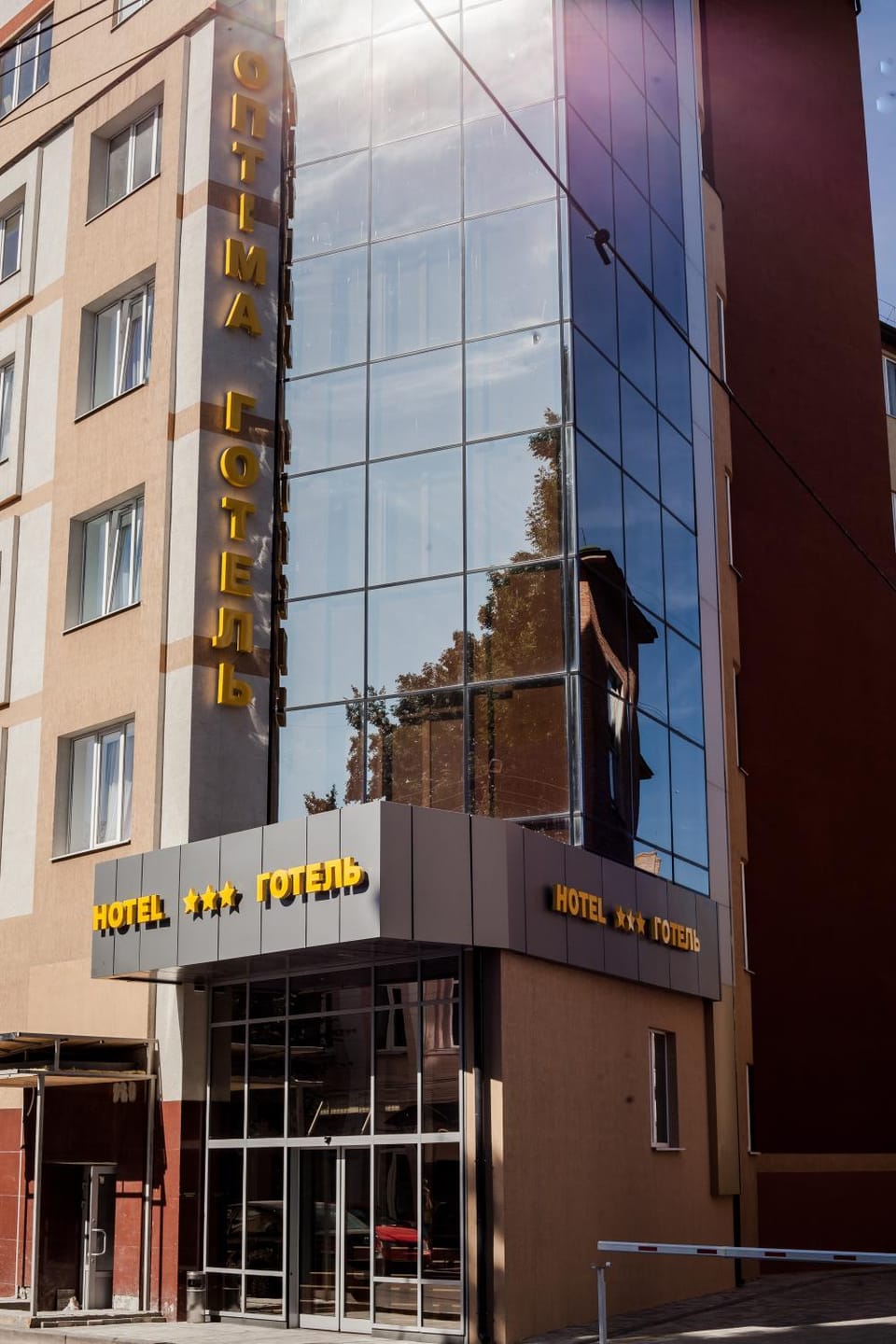 Facade/entrance