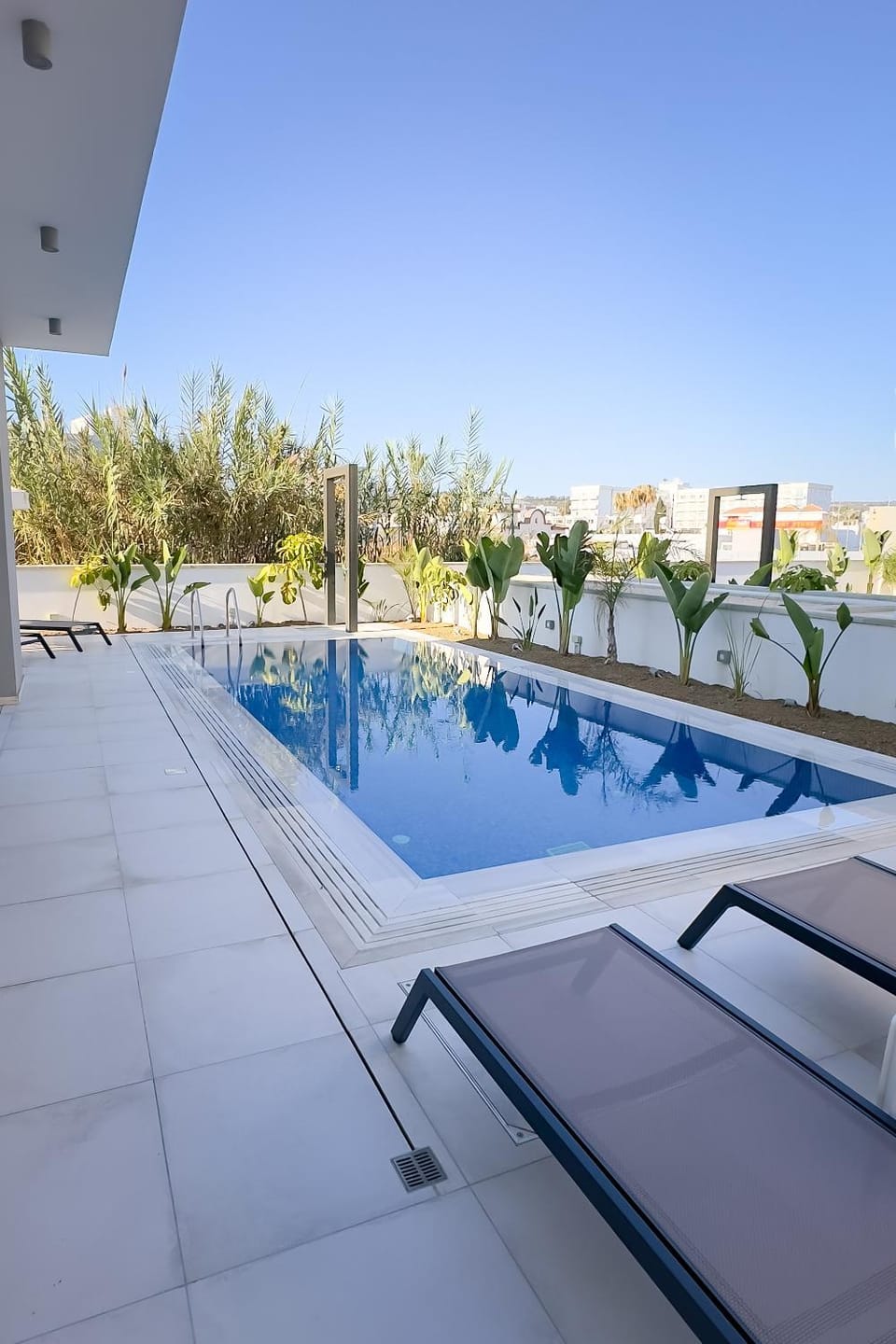 Day, Pool view, Swimming pool, sunbed