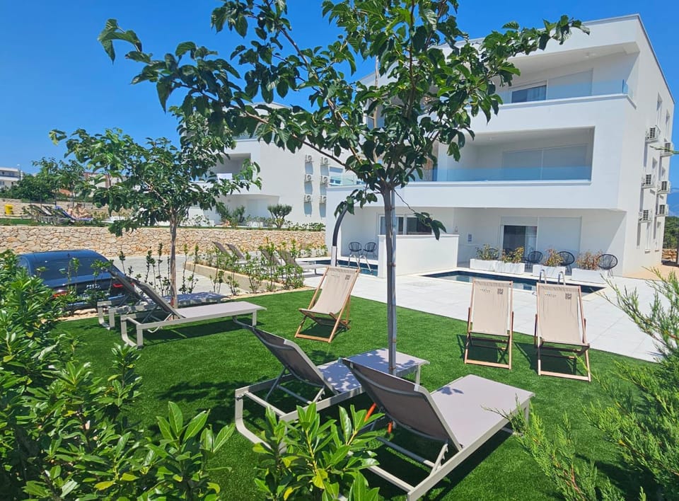 Property building, Garden view, Swimming pool