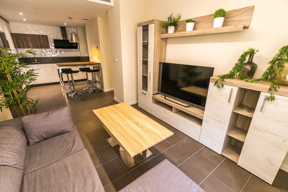 Communal lounge/ TV room, TV and multimedia, Kitchen or kitchenette, Living room, Dining area