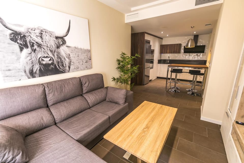 Kitchen or kitchenette, Living room, Seating area, Dining area