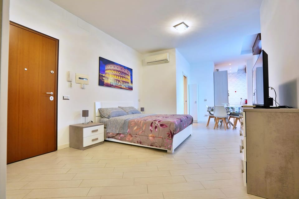 TV and multimedia, Photo of the whole room, air conditioner