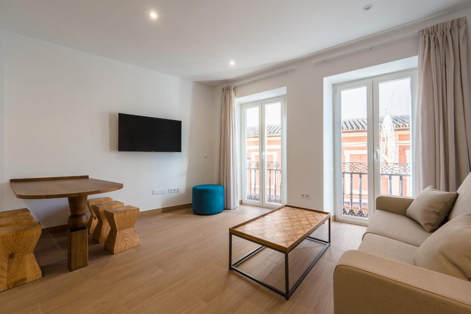 Communal lounge/ TV room, Living room, Photo of the whole room, Seating area, Dining area, Area and facilities