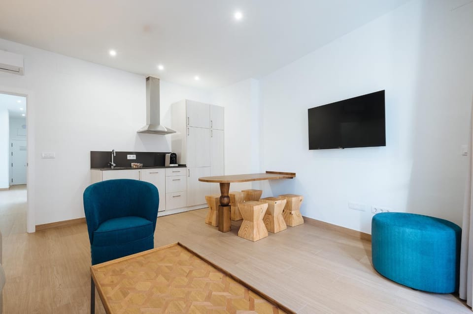 TV and multimedia, Kitchen or kitchenette, Dining area