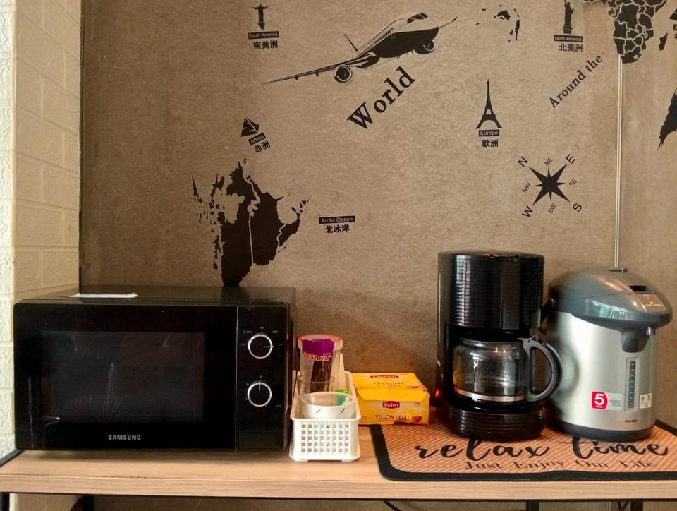 Restaurant/places to eat, Coffee/tea facilities