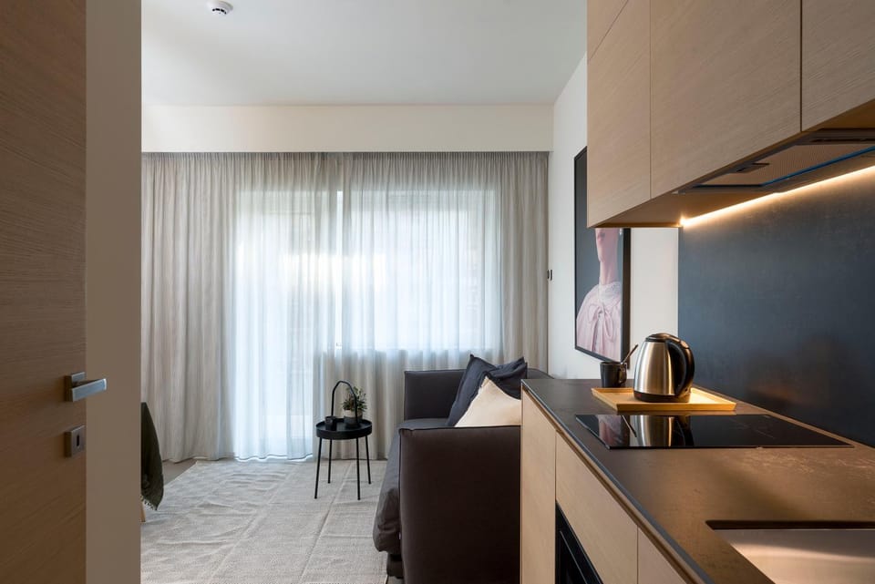 Kitchen or kitchenette, Living room, Seating area