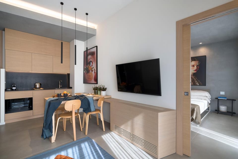 Kitchen or kitchenette, Living room, Seating area, Dining area