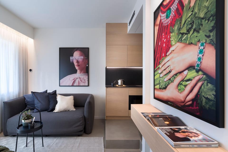 Kitchen or kitchenette, Living room, Seating area