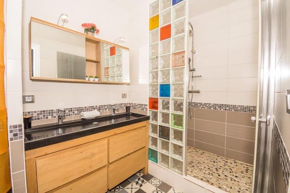 3 chambres spacieuses - 2 min à pied gare Apartment in Auvergne-Rhône-Alpes