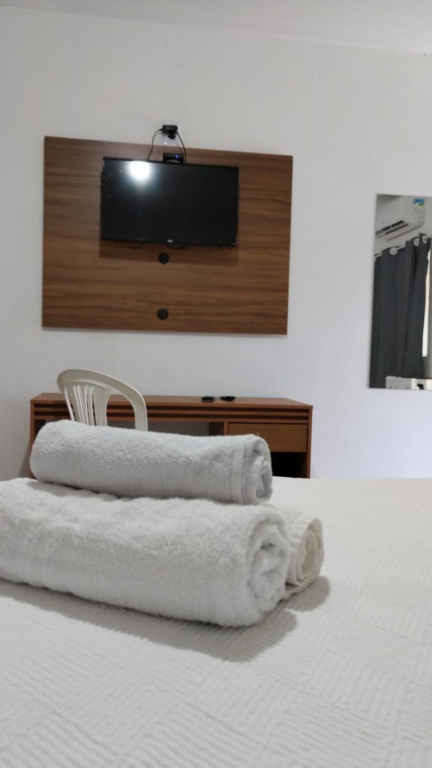 Bed, TV and multimedia, Bedroom