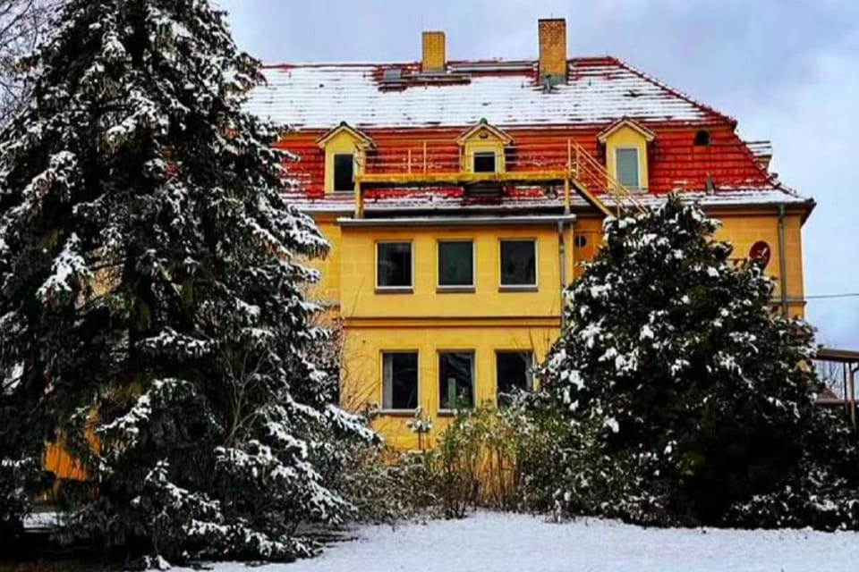 Property building, Day, Winter