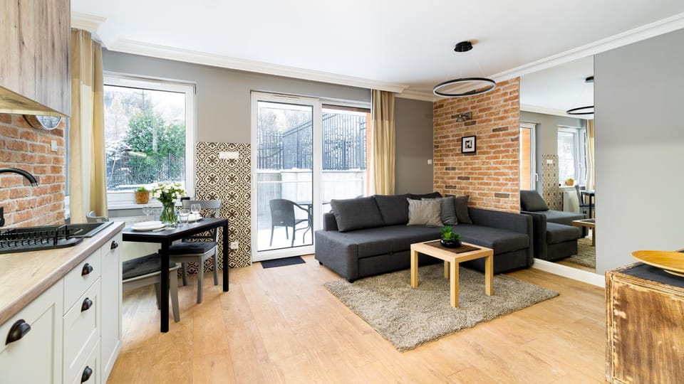 Kitchen or kitchenette, Seating area, Dining area