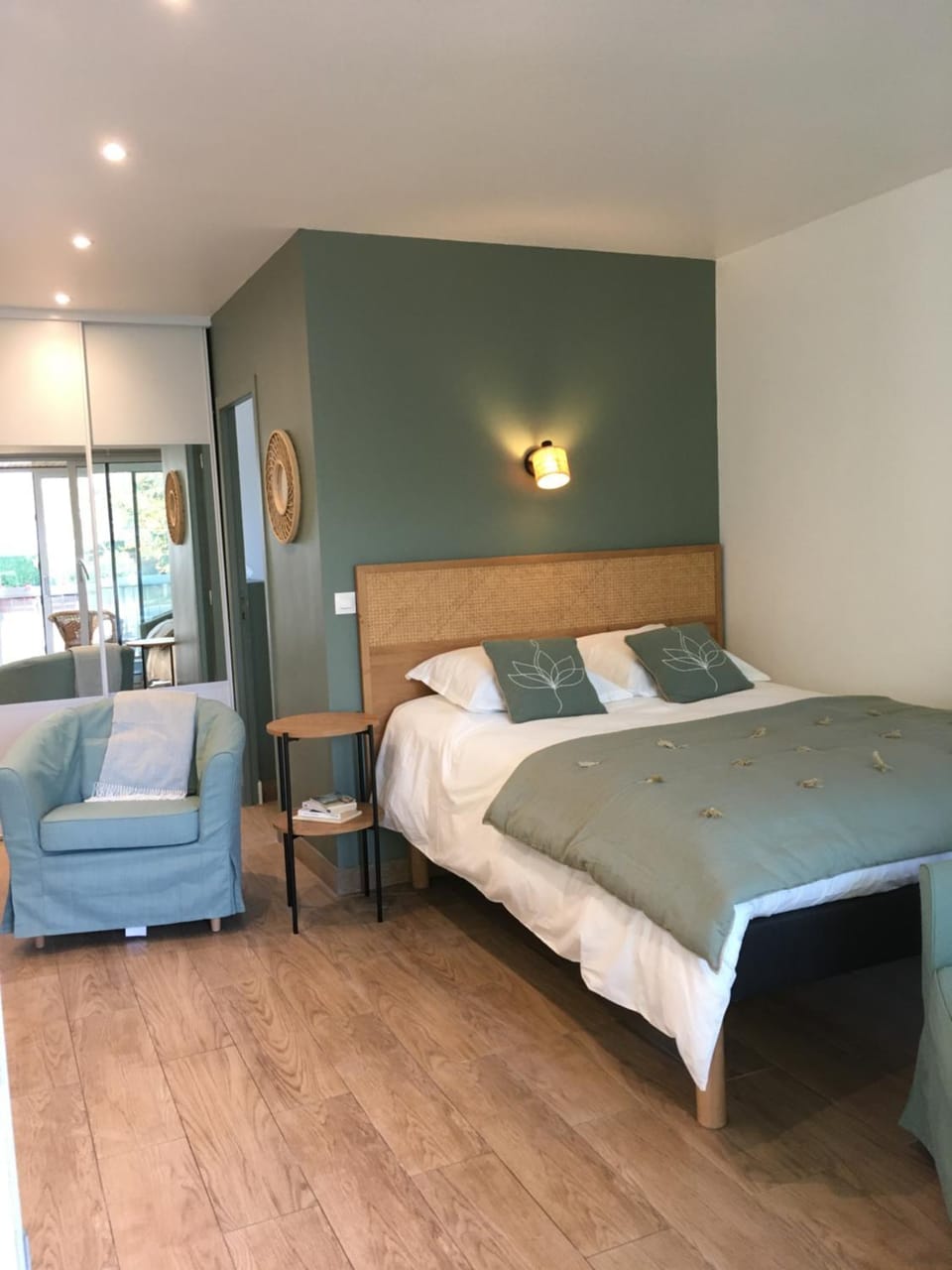 Photo of the whole room