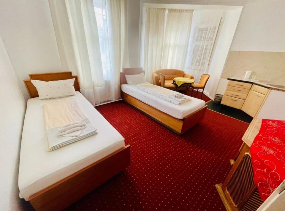 Pension De Lux Augsburg Hotel in Augsburg