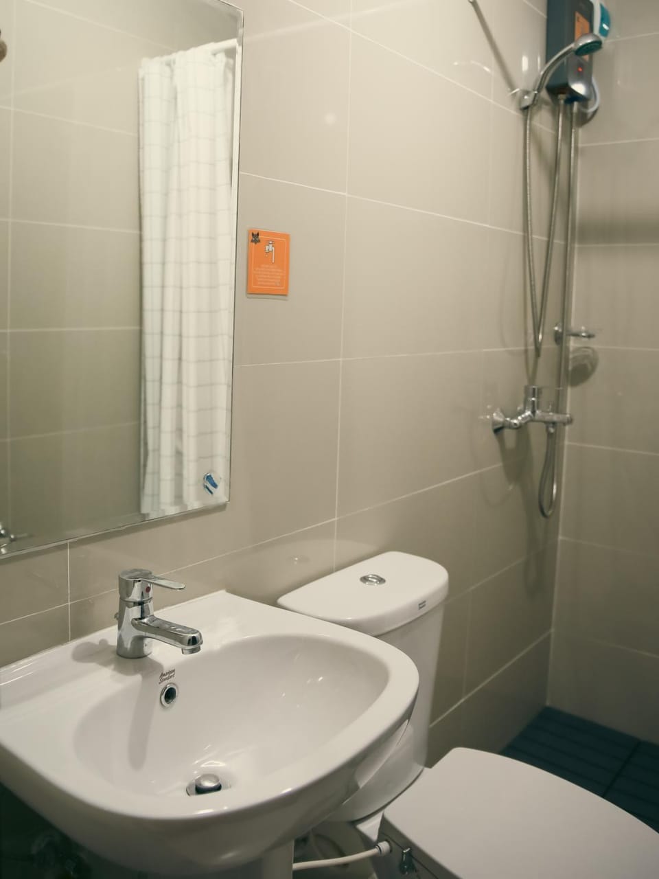Shower, Toilet