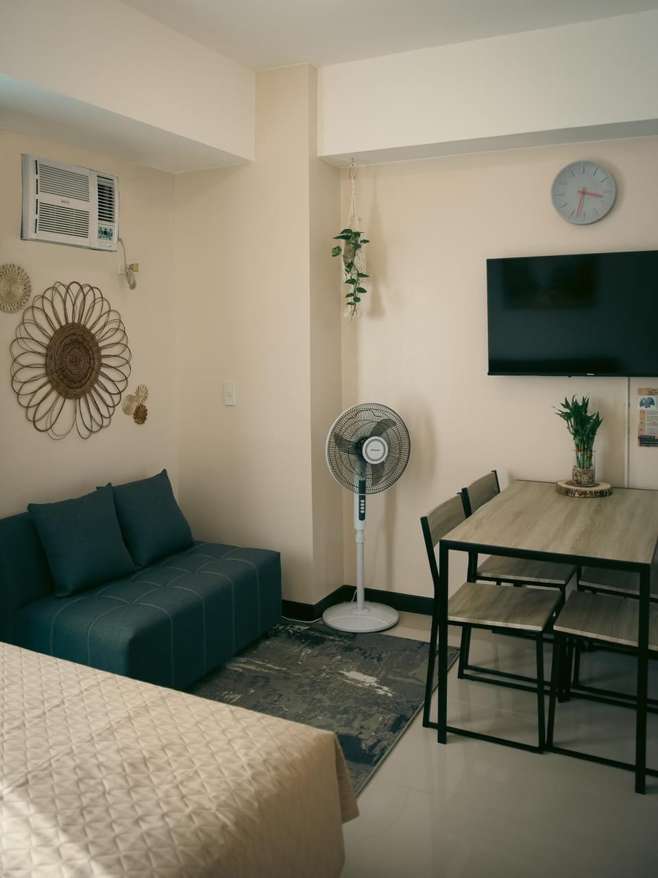 Living room, Dining area