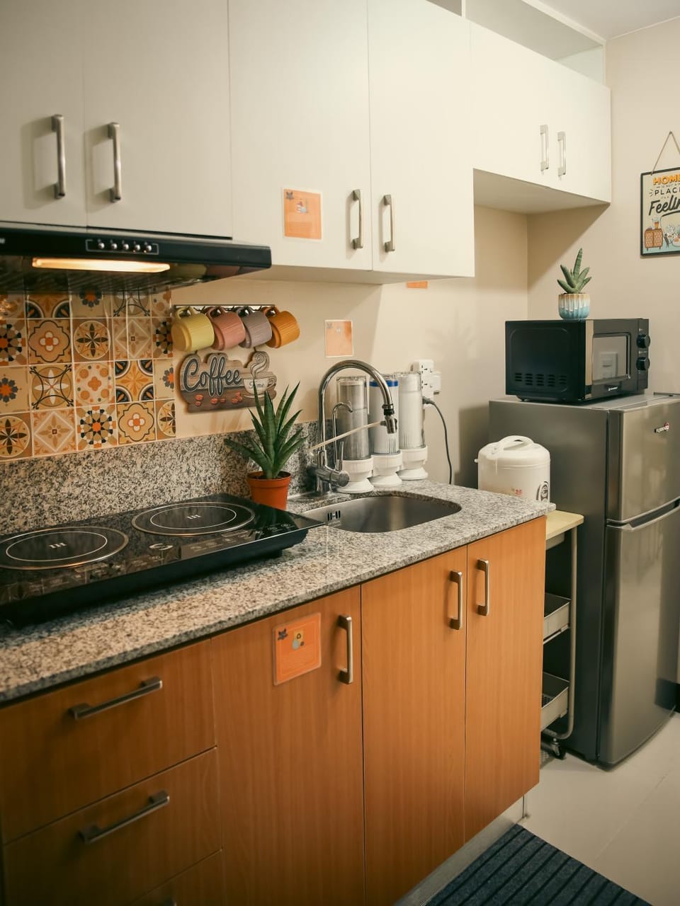 Kitchen or kitchenette, minibar, stove
