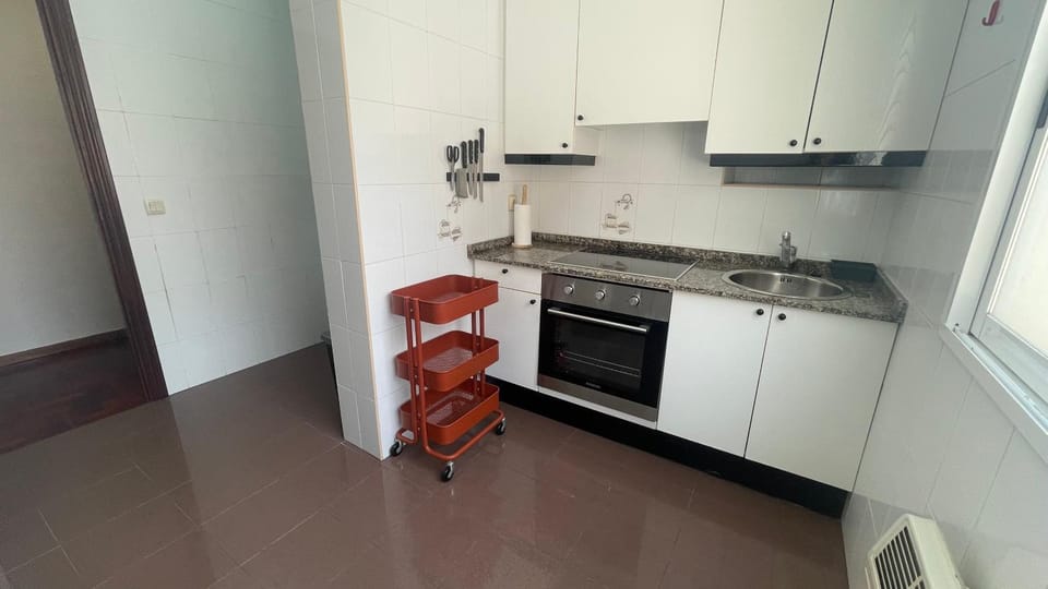 Kitchen or kitchenette, pet friendly, stove
