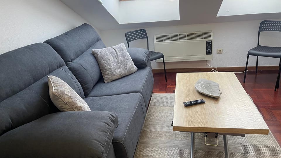 Game Room, TV and multimedia, Living room, Photo of the whole room