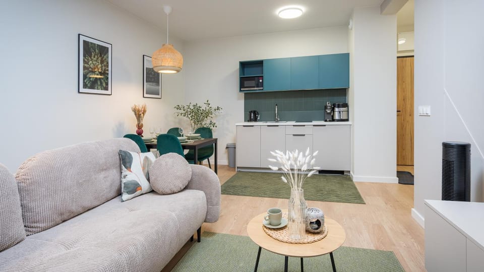 Kitchen or kitchenette, Living room, Seating area, Dining area