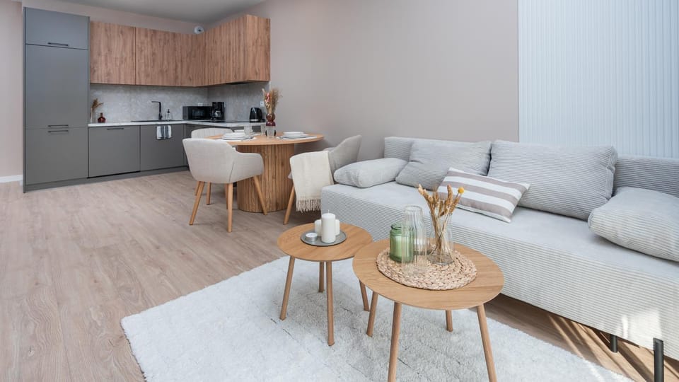 Kitchen or kitchenette, Living room, Seating area, Dining area