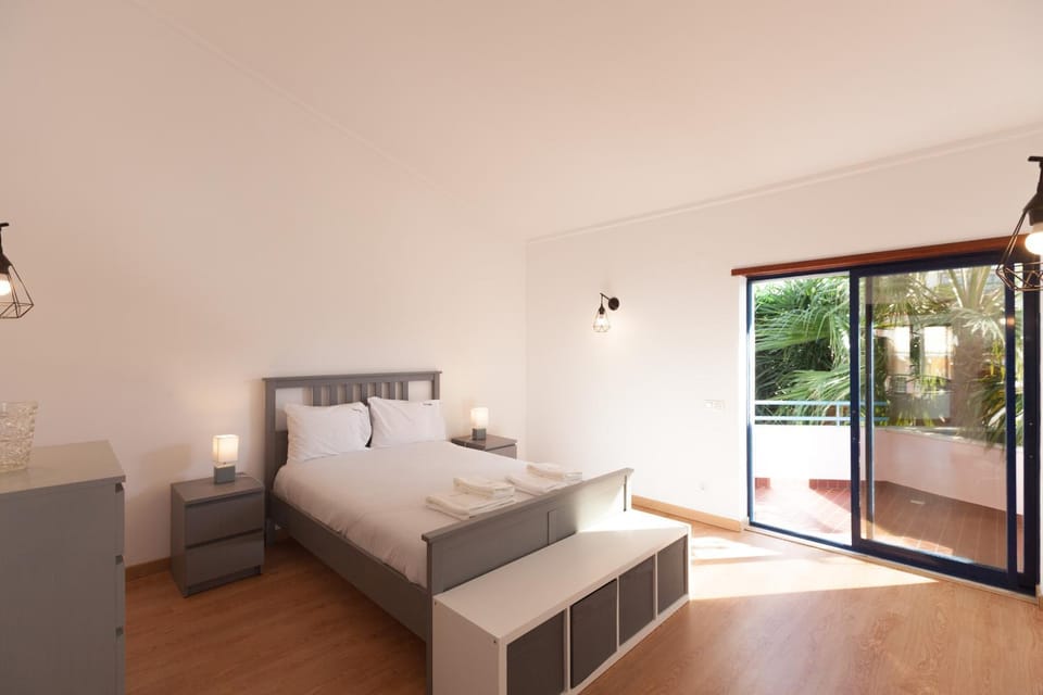 FLH Caparica Town House with Pool House in Costa da Caparica