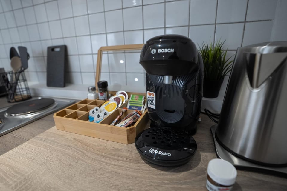 Coffee/tea facilities, Food and drinks