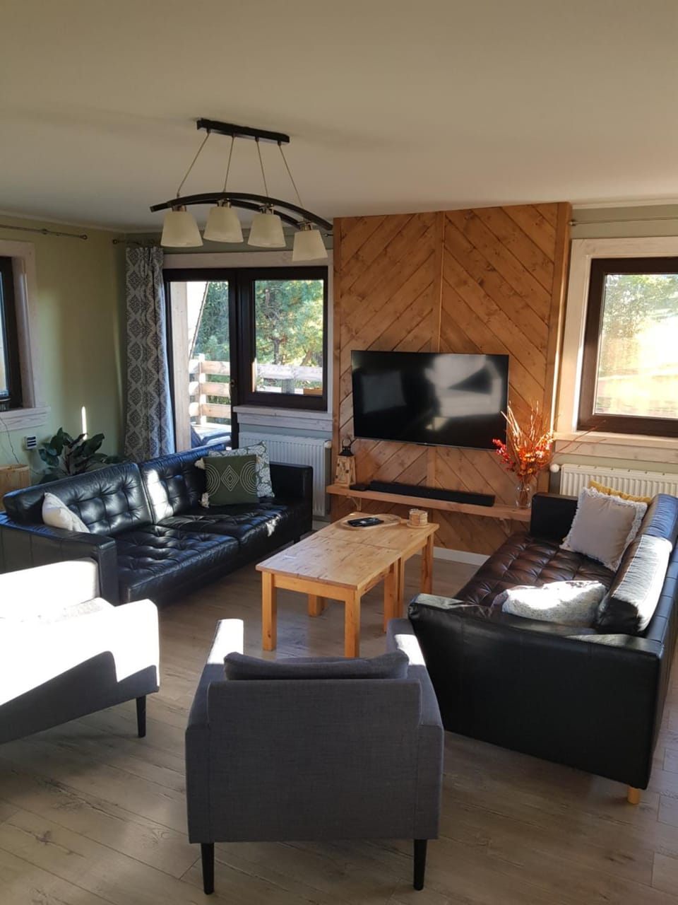 Communal lounge/ TV room