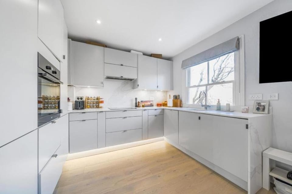 Stylish 2BR flat, 4 min to Fulham Broadway Tube Apartment in London