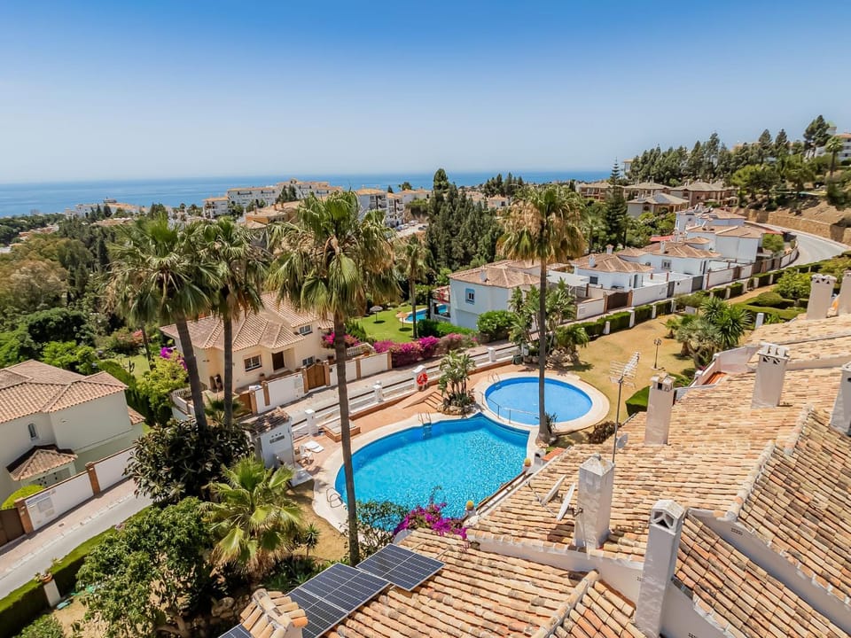Bird's eye view, Pool view, Sea view, Swimming pool
