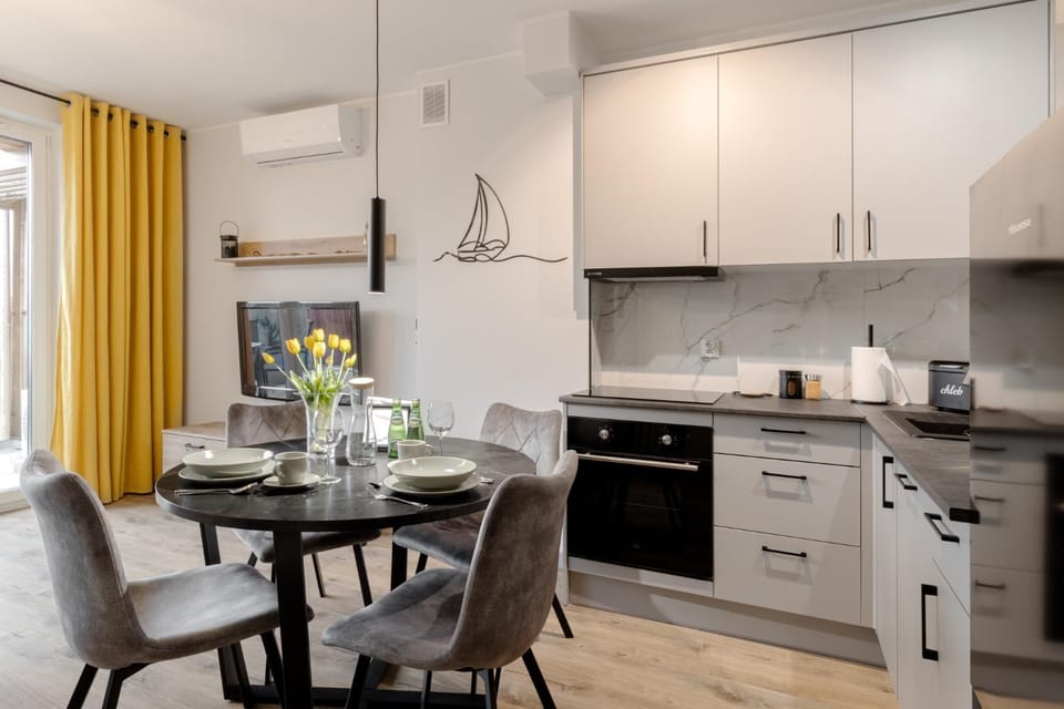 Coffee/tea facilities, Kitchen or kitchenette, Dining area, dishwasher, minibar, stove