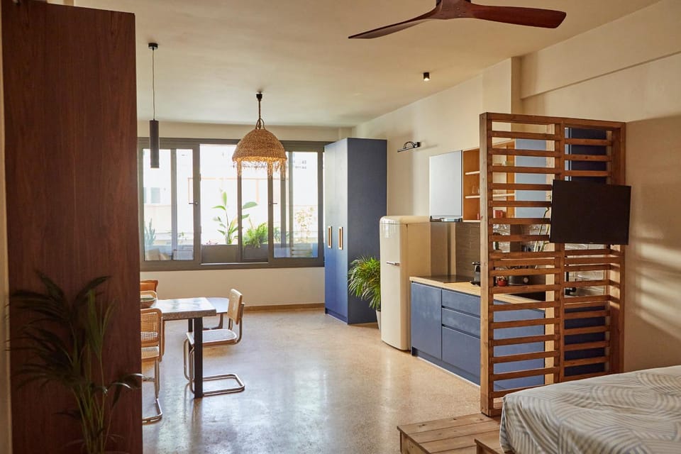 Kitchen or kitchenette, storage