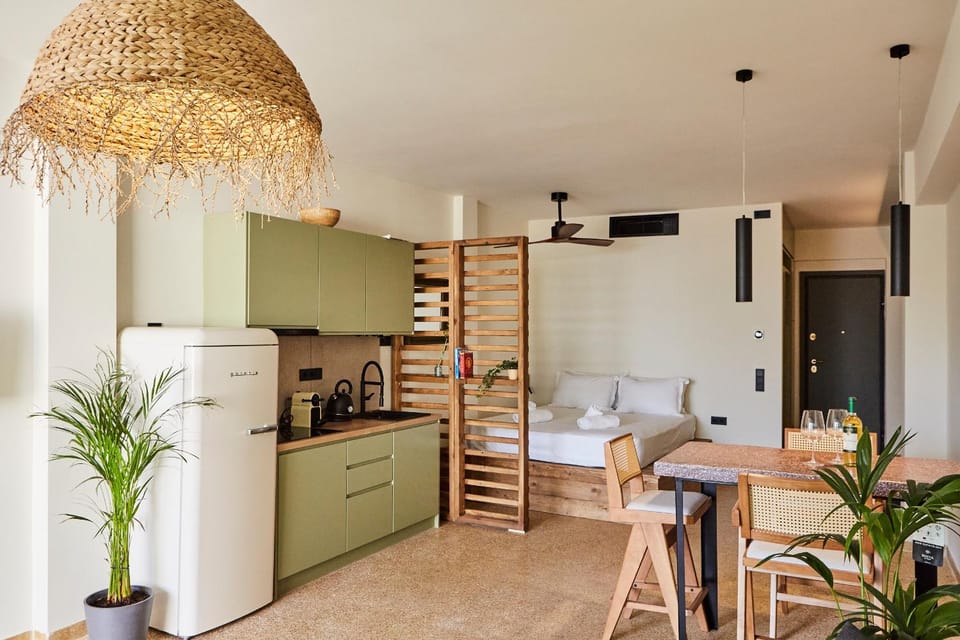 Bed, Kitchen or kitchenette, stove