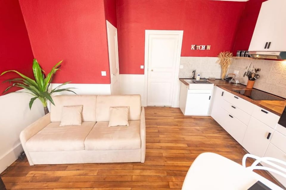 Kitchen or kitchenette, Living room, Seating area, Dining area, minibar, pet friendly, stove