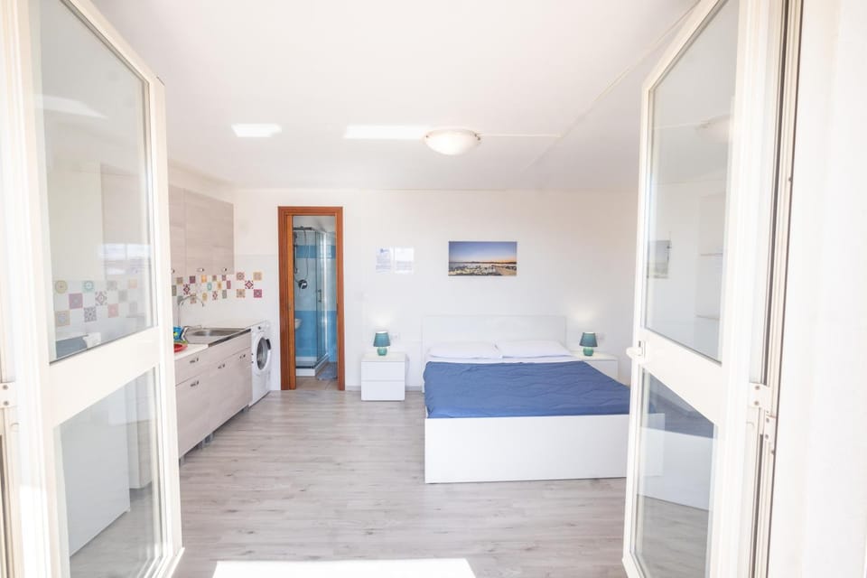 Bed, Kitchen or kitchenette