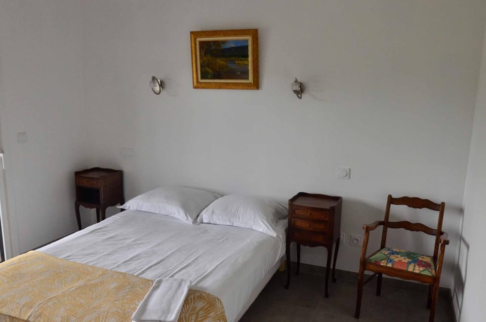 Property building, Bed, View (from property/room), Photo of the whole room, Bedroom, Location, furniture