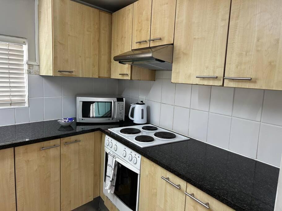 Coffee/tea facilities, Kitchen or kitchenette, minibar, pet friendly, stove