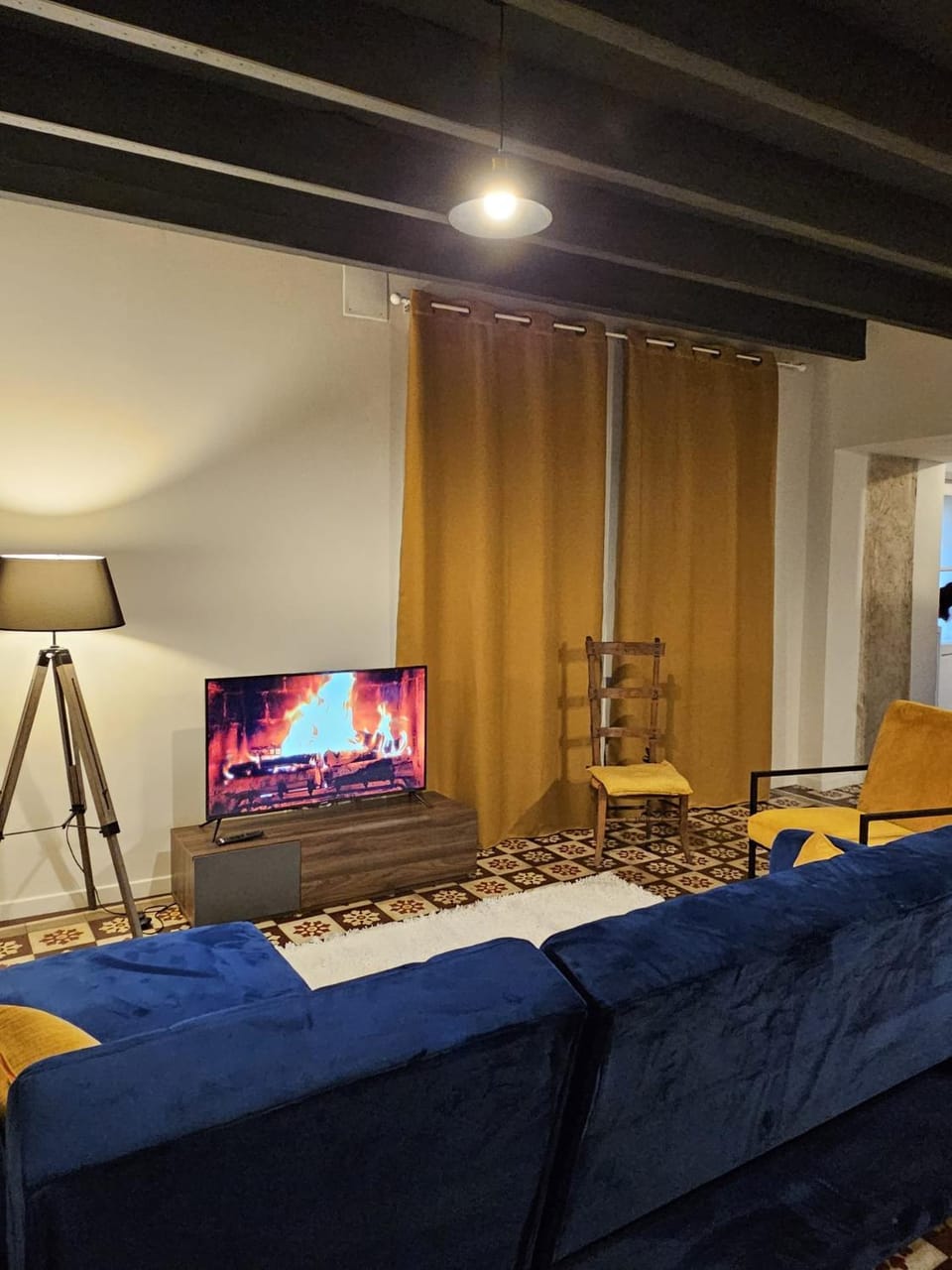 Communal lounge/ TV room, TV and multimedia, Living room, Seating area, Evening entertainment