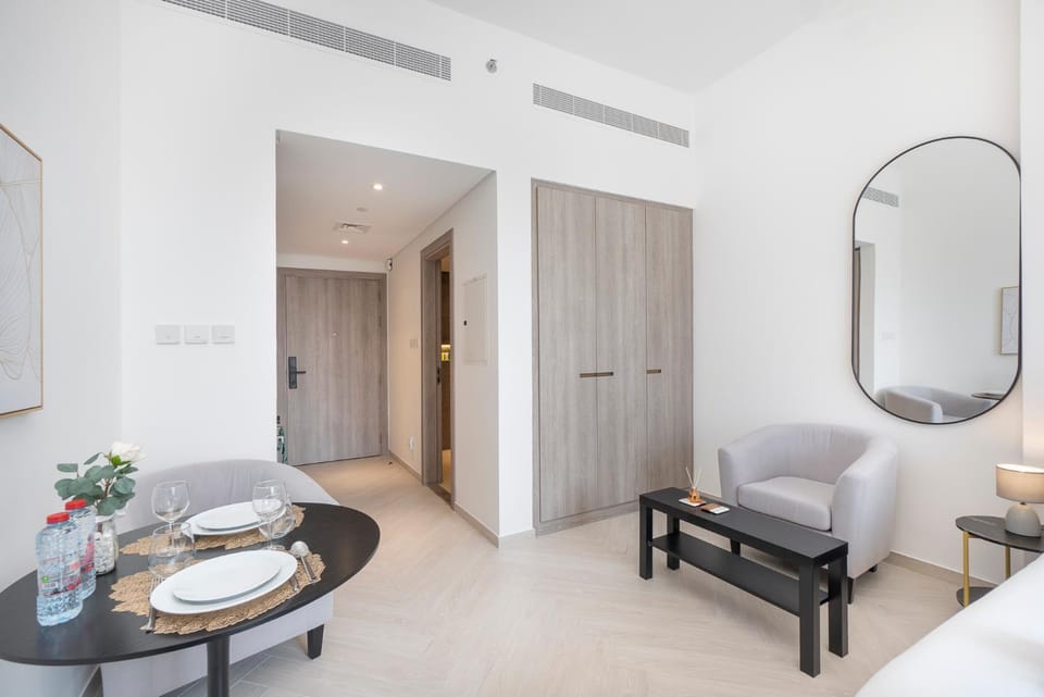 Bed, Living room, Seating area, Dining area, wardrobe