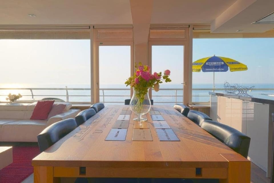 View (from property/room), Balcony/Terrace, Living room, Sea view
