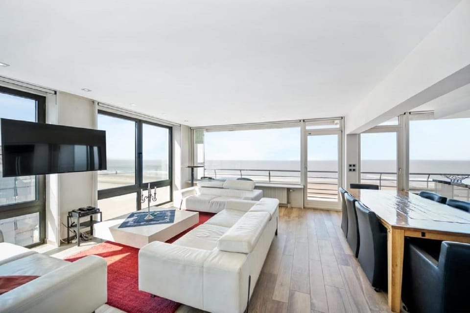 TV and multimedia, Living room, Photo of the whole room, Seating area, Sea view