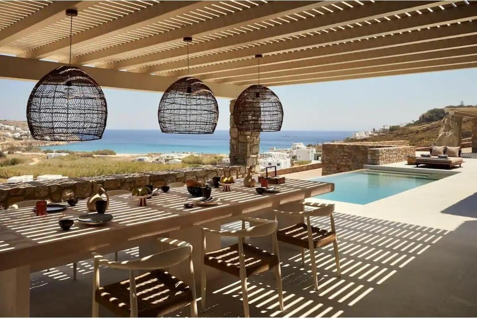 Property building, Balcony/Terrace, Living room, Swimming pool