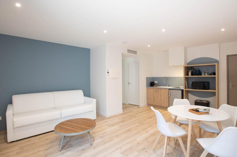 LOGIS LES CEPAGES / RESTAURANT LE RAISIN Apartment in Bourgogne-Franche-Comté